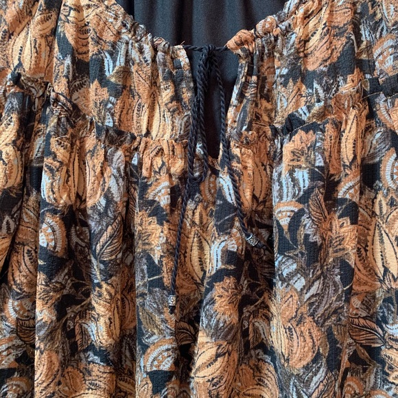 Pretty blouse worn once! - Picture 2 of 3